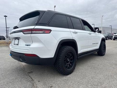 Used 2024 Jeep Grand Cherokee Trailhawk image 9