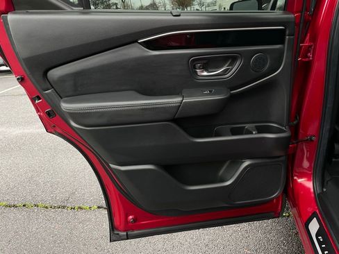 Certified 2025 Honda Pilot Touring image 40