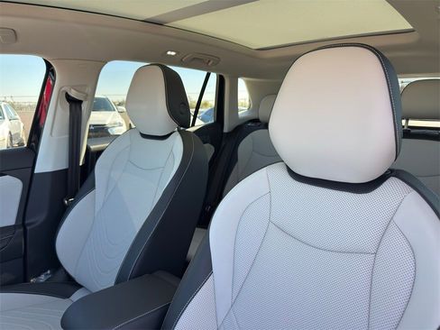 New 2026 Volkswagen Tiguan SE image 12