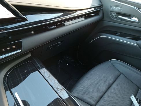 Certified 2024 Cadillac Escalade Sport image 9