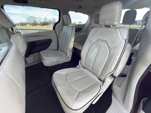 Used 2019 Chrysler Pacifica Limited w/ Advanced Safetytec Group image 15