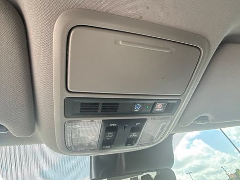 Used 2020 Honda Pilot Touring image 25