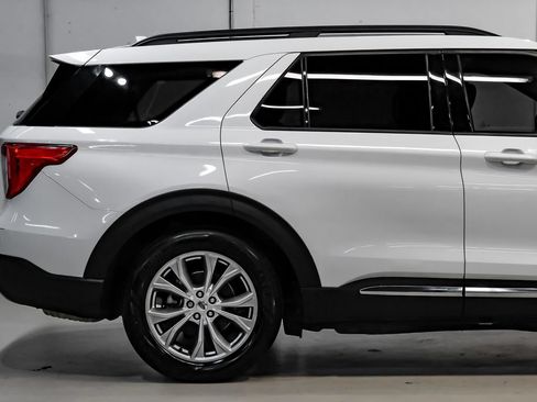 Used 2020 Ford Explorer XLT w/ Equipment Group 202A RWD image 11