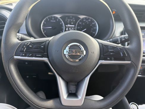 Used 2020 Nissan Kicks S image 31