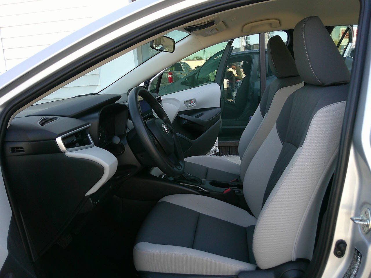 Used 2024 Toyota Corolla LE AWD/4WD image 9