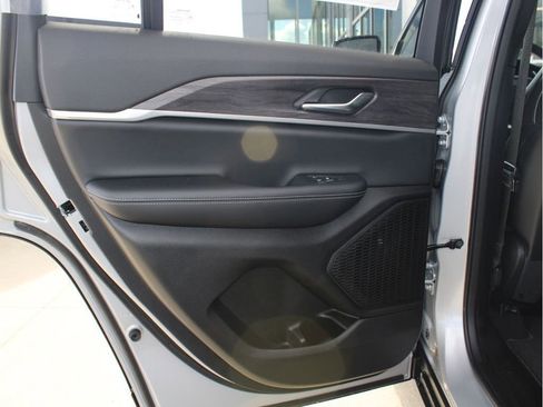 New 2025 Jeep Grand Cherokee Limited w/ Black Appearance Package image 29