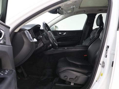 Used 2018 Volvo XC60 T5 Momentum w/ Vision Package AWD/4WD image 15