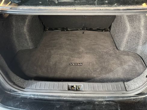 Used 2021 Nissan Versa SV FWD image 22