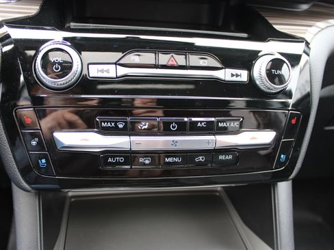 Certified 2021 Ford Explorer Limited w/ Equipment Group 301A image 23