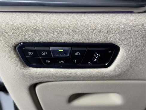 Used 2022 BMW X7 xDrive40i w/ Cold Weather Package image 19