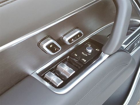 New 2026 Land Rover Range Rover SE image 11