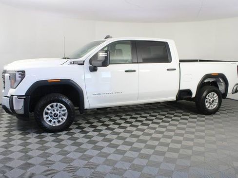 Used 2025 GMC Sierra 2500 Pro w/ Convenience Package image 2