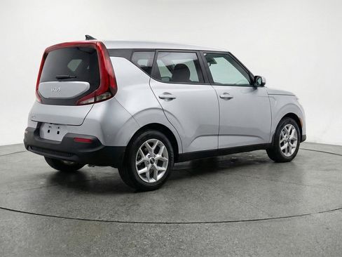 Used 2025 Kia Soul LX w/ LX Technology Package FWD image 9