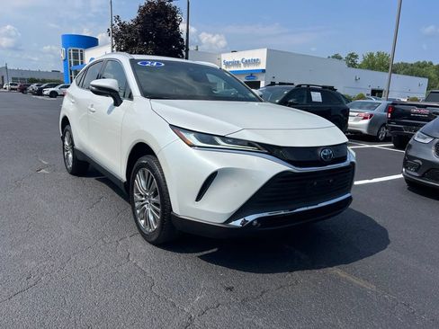Used 2024 Toyota Venza XLE AWD/4WD image 7
