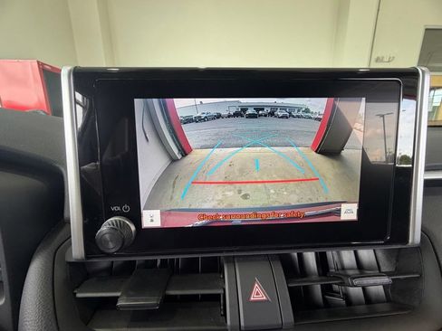 Used 2023 Toyota RAV4 LE AWD/4WD image 29