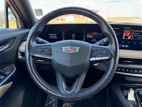 Used 2024 Cadillac XT4 Premium Luxury image 10
