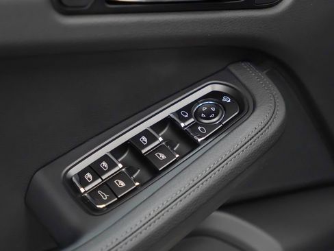 Certified 2026 Porsche Macan AWD/4WD image 23