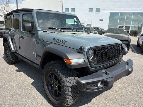 Used 2024 Jeep Wrangler Willys AWD/4WD image 5