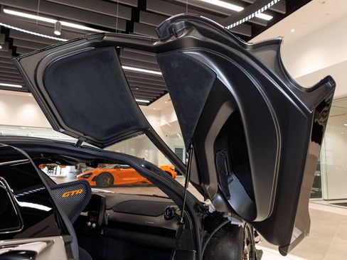 Used 2020 McLaren Senna RWD image 84