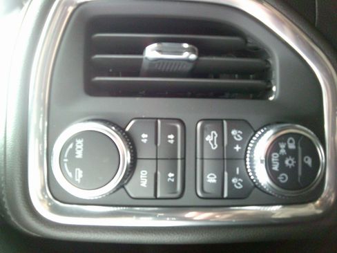 Used 2022 GMC Sierra 3500 Denali w/ Technology Package image 14