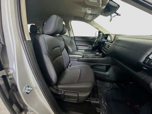Used 2025 Nissan Pathfinder S AWD/4WD image 29