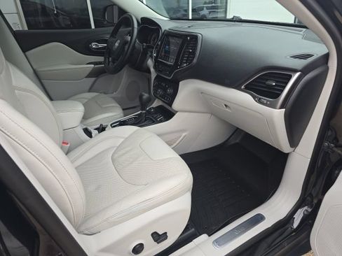 Used 2020 Jeep Cherokee Limited AWD/4WD image 5