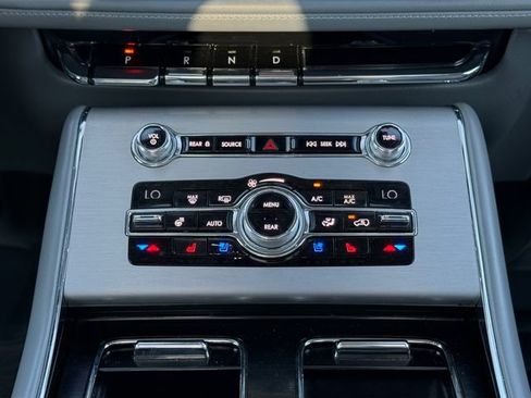 Used 2020 Lincoln Aviator Reserve w/ Equipment Group 201A AWD/4WD image 17