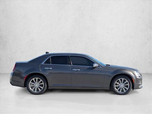 Used 2019 Chrysler 300 Limited image 4