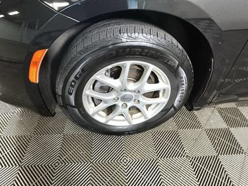 Used 2021 Chrysler Voyager Lxi FWD image 9