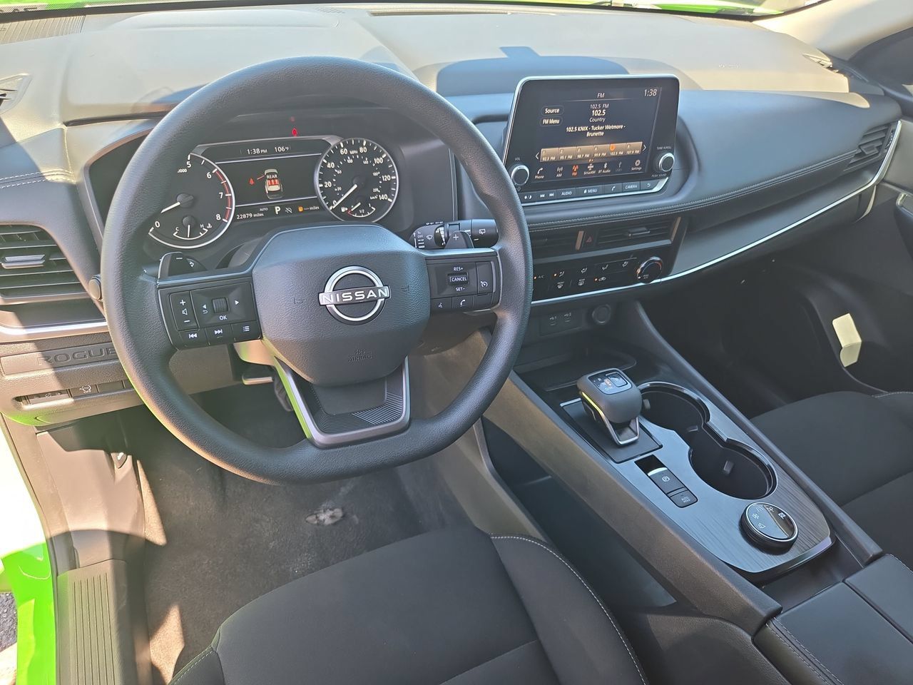 Used 2025 Nissan Rogue S AWD/4WD image 15