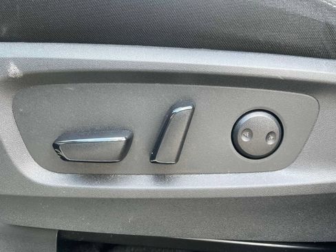 Used 2025 Nissan Pathfinder SV AWD/4WD image 17