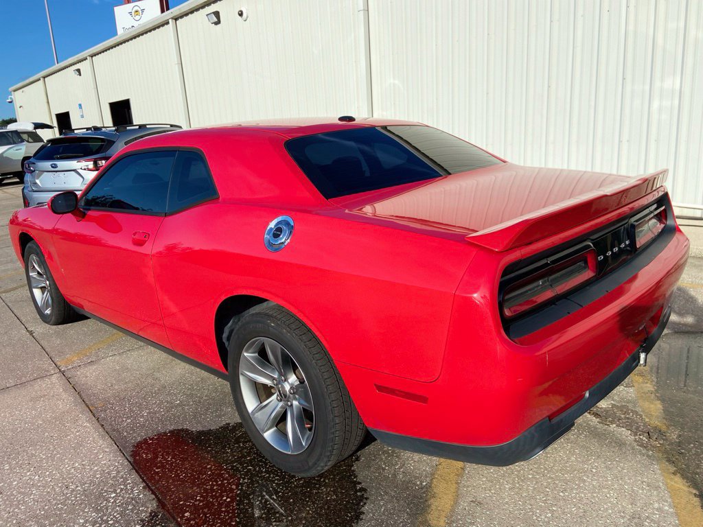 Used 2019 Dodge Challenger SXT RWD image 3