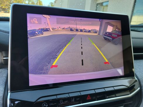 Used 2024 Jeep Compass Latitude image 17