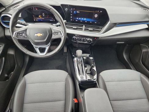 Certified 2025 Chevrolet Trax LT w/ LT Convenience Package FWD image 10