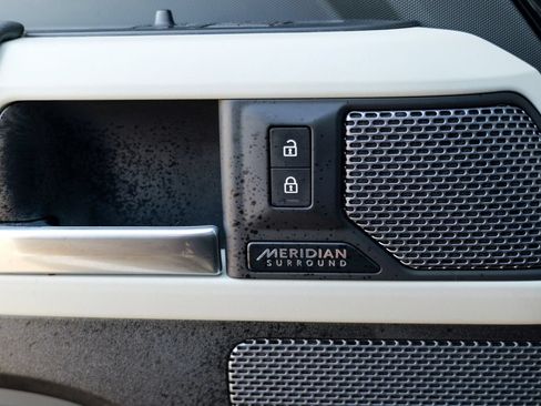 Used 2023 Land Rover Defender 110 X-Dynamic SE AWD/4WD image 18