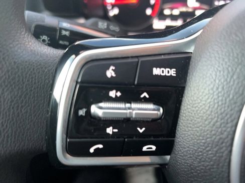 Used 2023 Kia Sorento LX image 30
