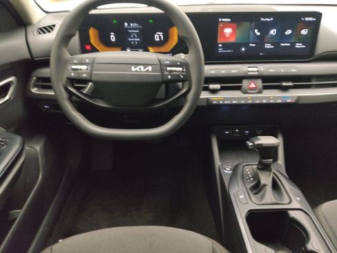 Used 2025 Kia K4 FWD image 22
