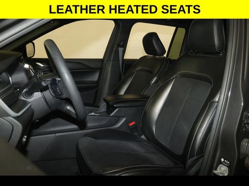 Used 2024 Jeep Grand Cherokee Altitude AWD/4WD image 3