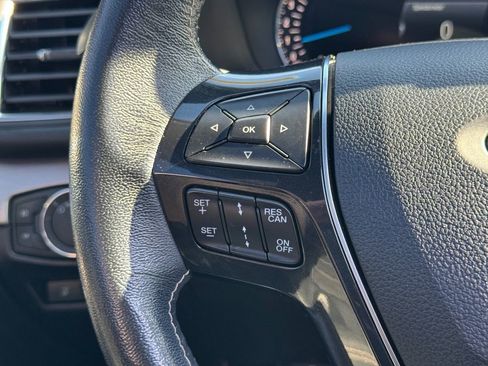 Used 2018 Ford Explorer Platinum image 18