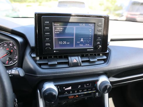 Used 2021 Toyota RAV4 LE AWD/4WD image 22