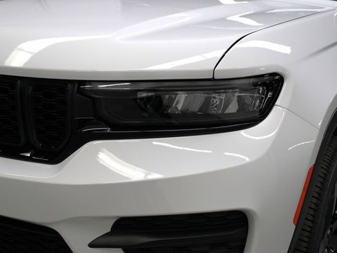 New 2025 Jeep Grand Cherokee Altitude image 34