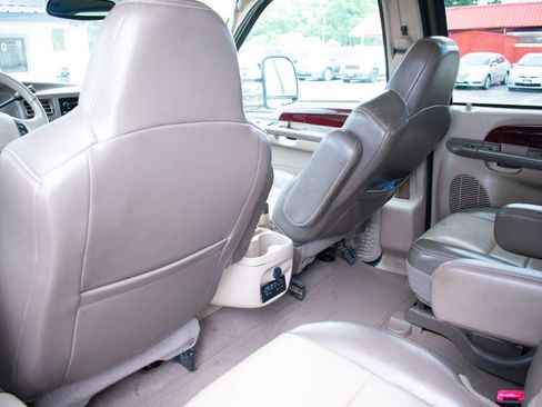 Used 2003 Ford Excursion Eddie Bauer image 31