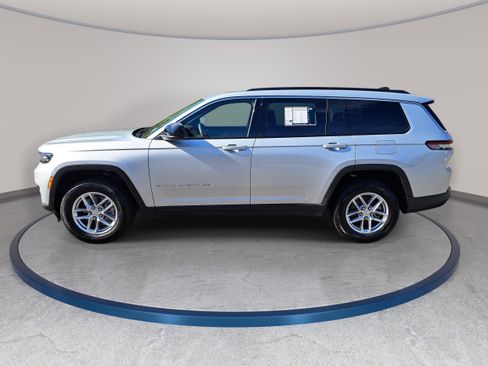 Used 2025 Jeep Grand Cherokee L Laredo w/ Trailer Tow Package AWD/4WD image 8