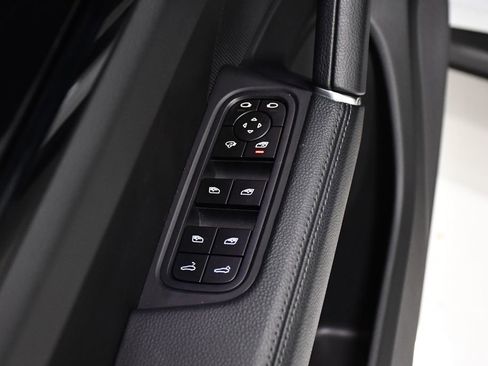 Used 2023 Porsche Cayenne AWD/4WD image 18
