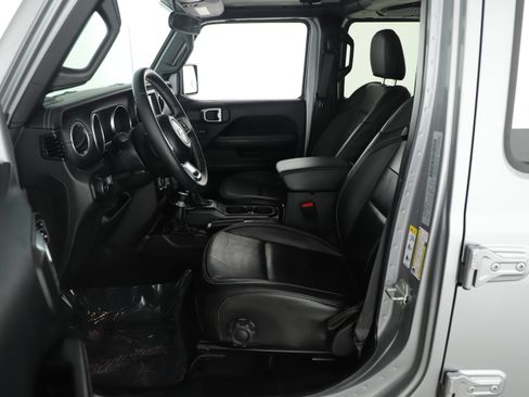 Used 2018 Jeep Wrangler Unlimited Sahara image 10