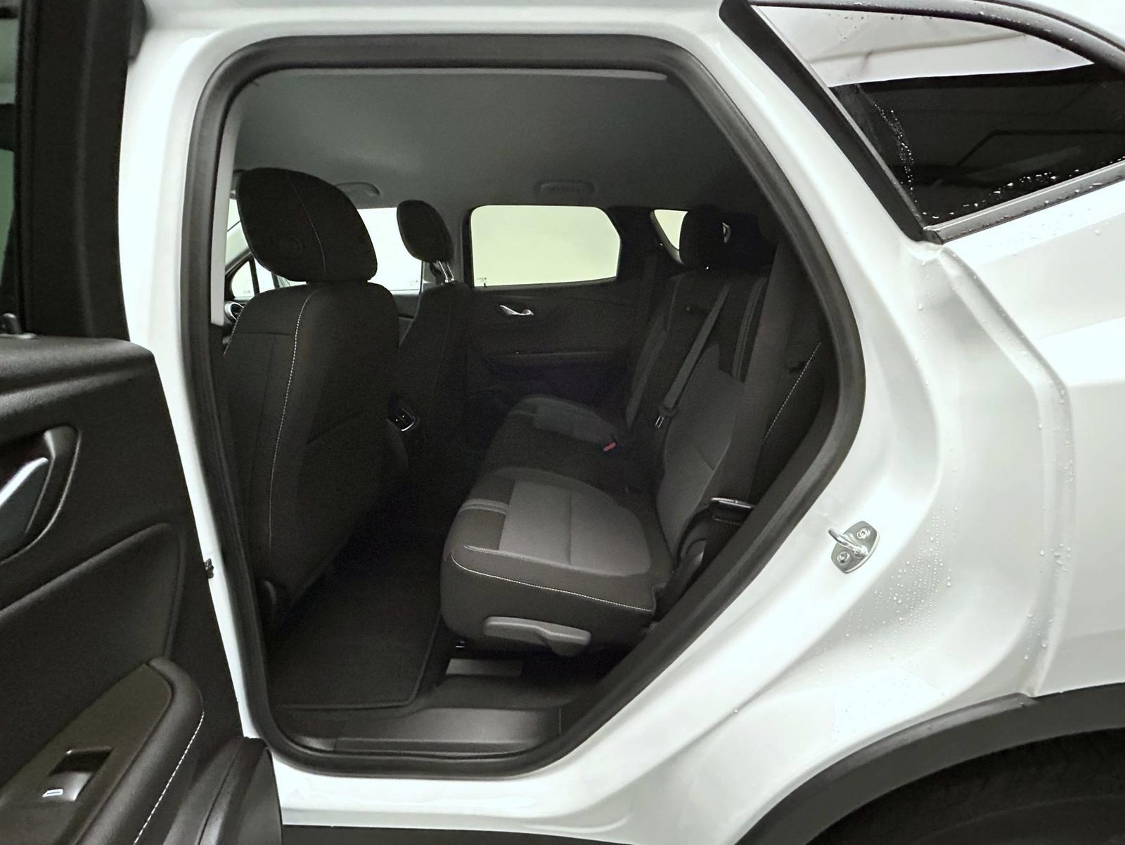Used 2025 Chevrolet Blazer LT AWD/4WD image 19