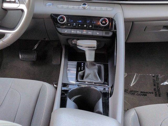 Used 2025 Hyundai Elantra SEL FWD image 17