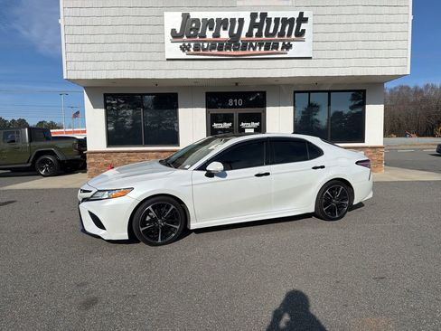 Used 2020 Toyota Camry XSE image 1