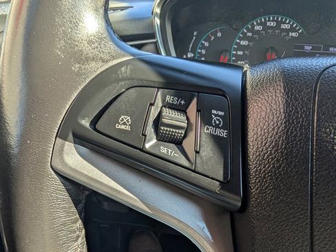 Used 2020 Chevrolet Trax LT w/ LT Convenience Package image 18