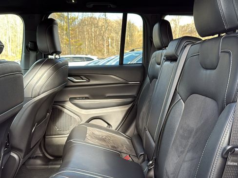 Certified 2024 Jeep Grand Cherokee Altitude image 27